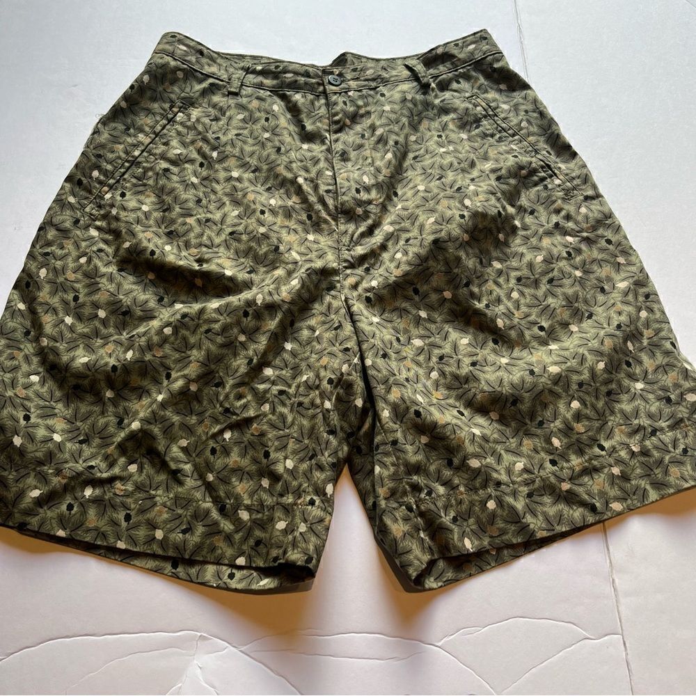 Gap Women's Bermuda Shorts Size 32 Green and Tan Leaf Print